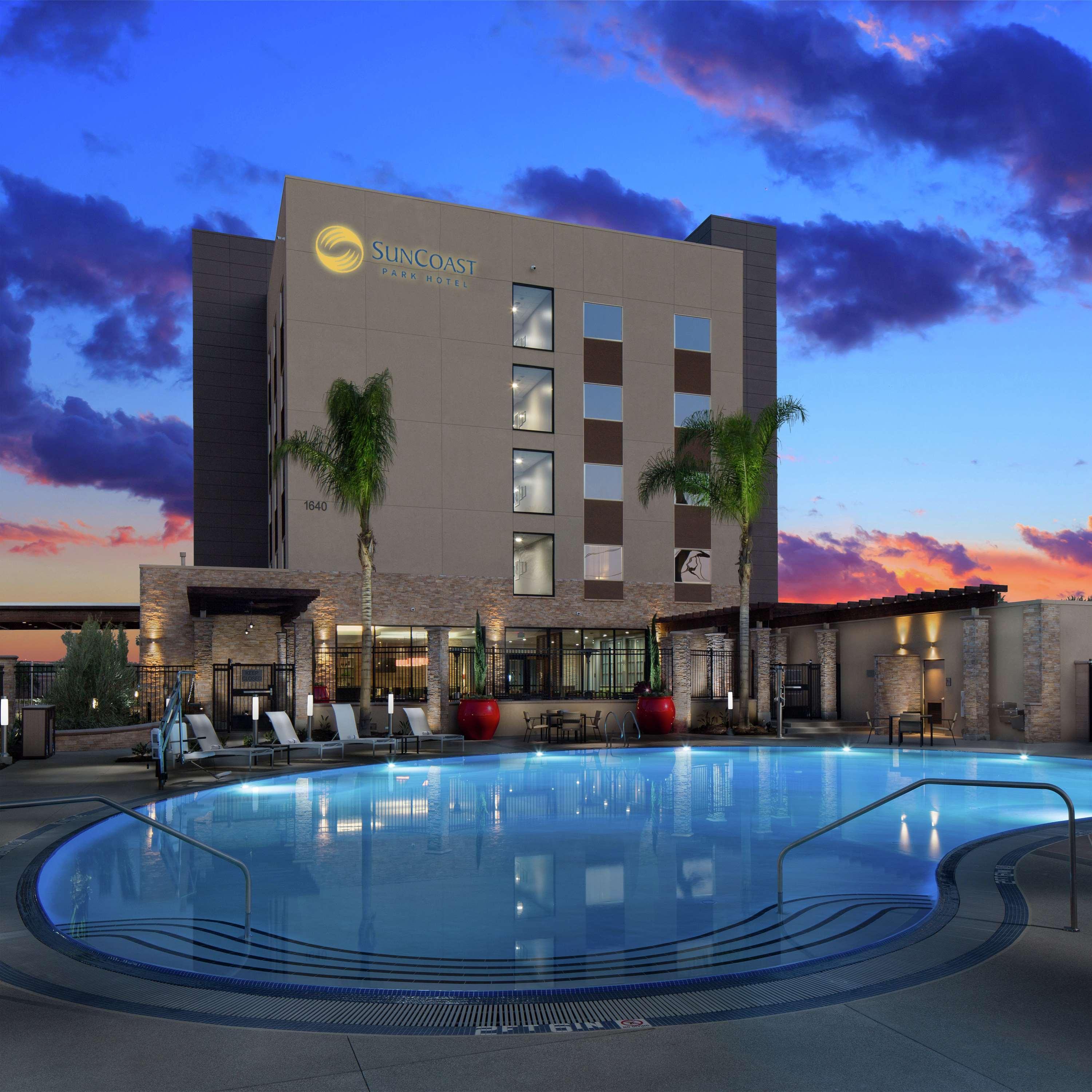Suncoast Hotel Anaheim, Tapestry Collection By Hilton Bagian luar foto