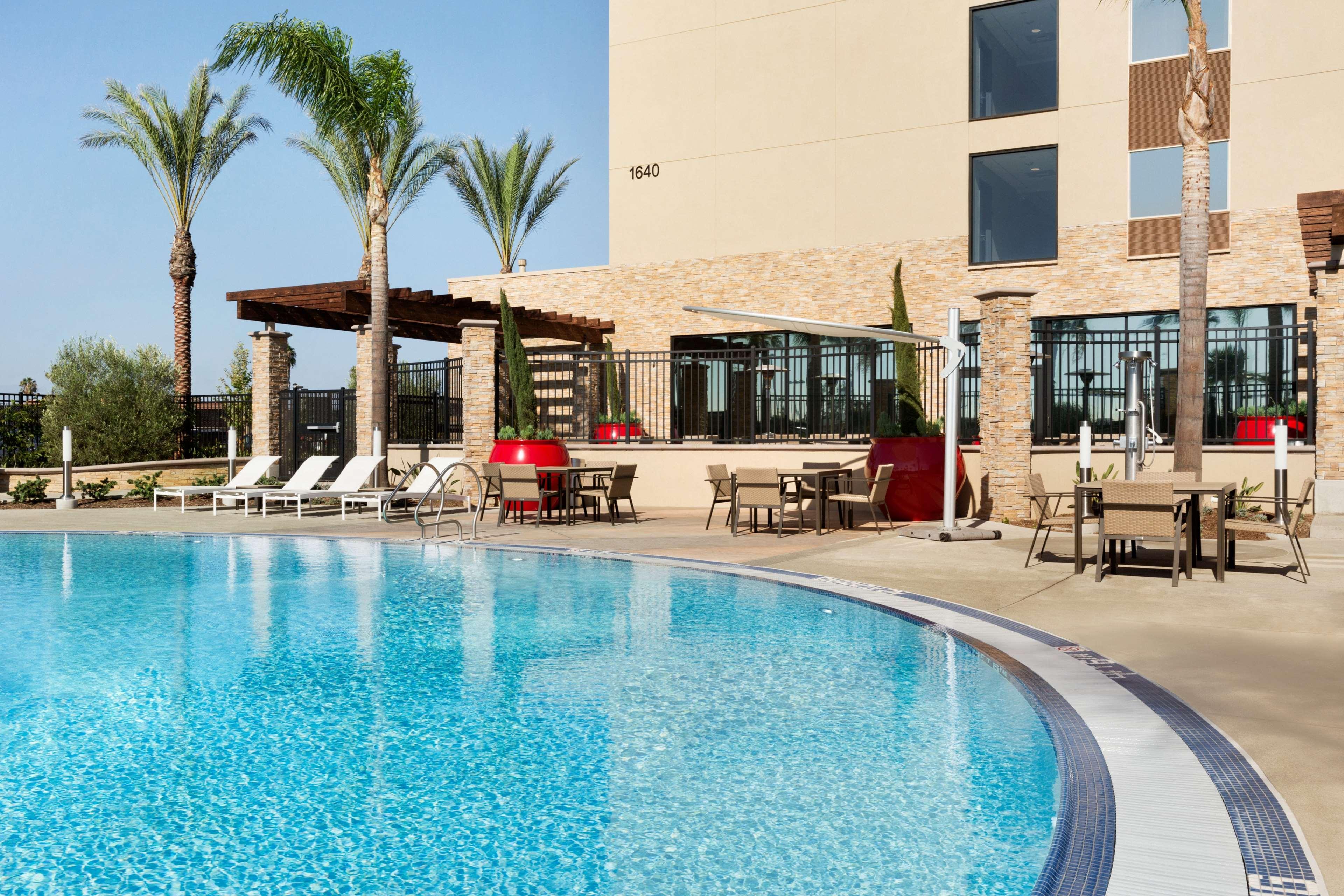 Suncoast Hotel Anaheim, Tapestry Collection By Hilton Bagian luar foto