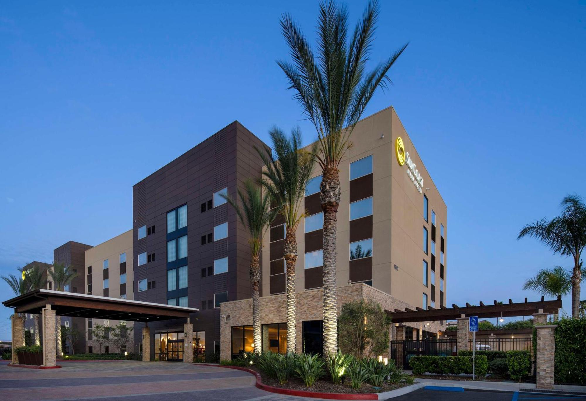 Suncoast Hotel Anaheim, Tapestry Collection By Hilton Bagian luar foto